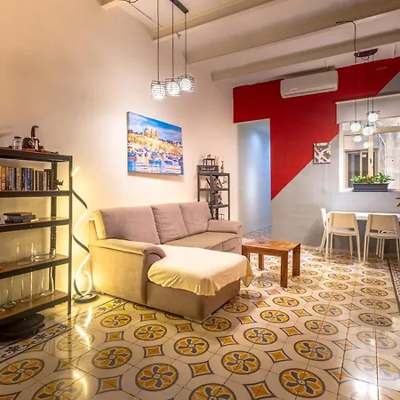 Ensuite Budget Twin At Quiet And Friendly Townhouse Sliema