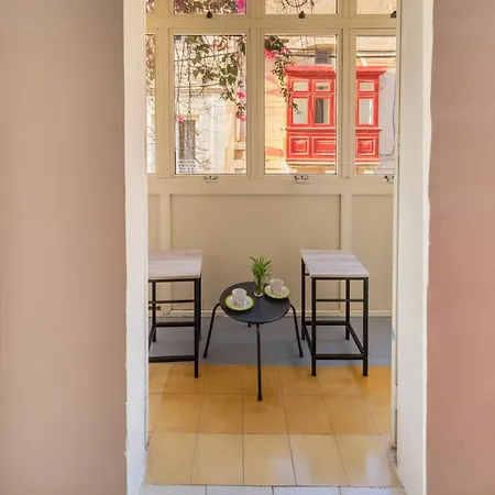 Ensuite Budget Twin At Quiet And Friendly Townhouse 4* Sliema