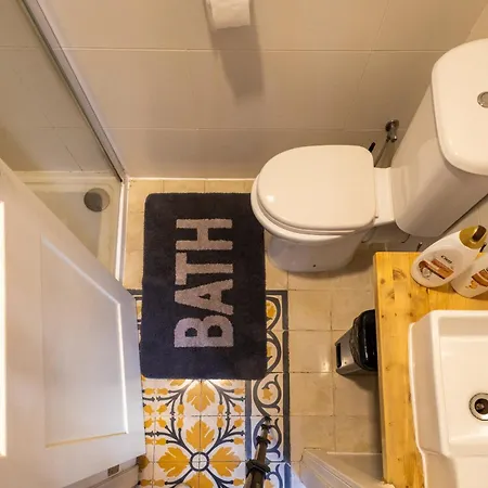 Ensuite Budget Twin At Quiet And Friendly Townhouse Sliema