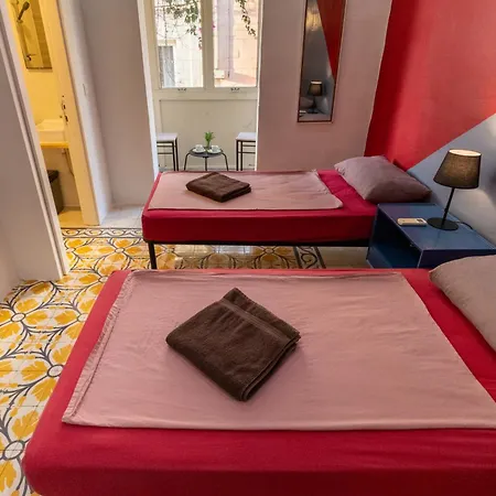 Ensuite Budget Twin At Quiet And Friendly Townhouse Гостевой дом