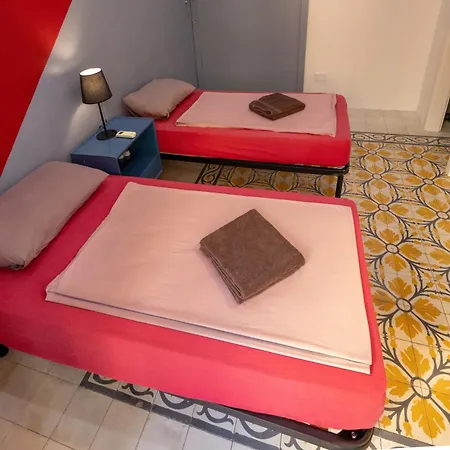 Ensuite Budget Twin At Quiet And Friendly Townhouse Pensión Sliema